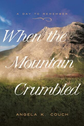 9781636099224 When The Mountain Crumbled