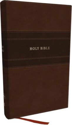 9781400335411 Personal Size Large Print Reference Bible Comfort Print